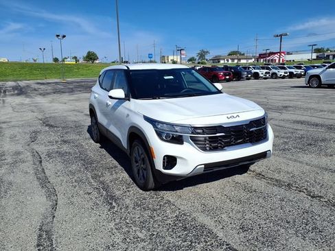 Used 2024 Kia Seltos LX AWD/4WD image 6