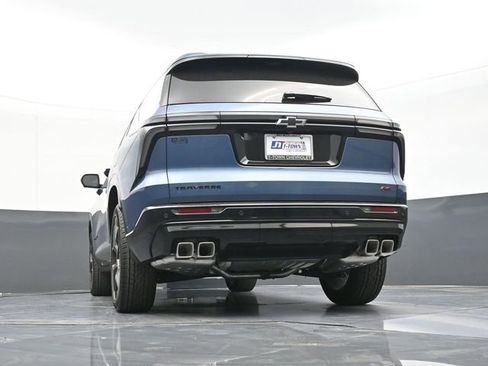 New 2026 Chevrolet Traverse RS w/ LPO, Floor Liner Package FWD image 47