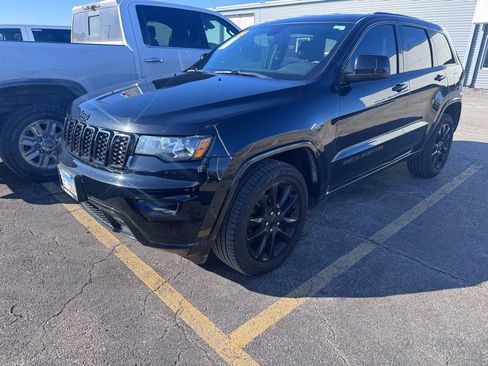 Used 2020 Jeep Grand Cherokee Altitude image 2
