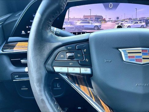 Used 2023 Cadillac Escalade Premium Luxury RWD image 11