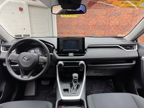 Used 2020 Toyota RAV4 LE image 12