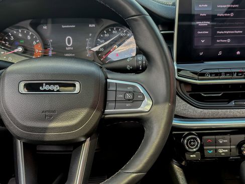 Used 2022 Jeep Compass Latitude w/ Sun and Sound Group AWD/4WD image 29