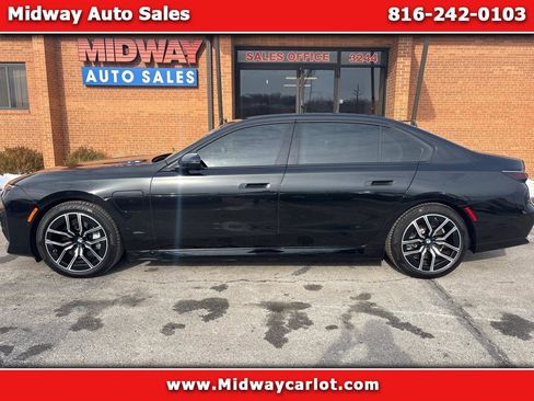 Used 2024 BMW 750e xDrive 750e xDrive Plug-In Hybrid w/ Premium Package image 1