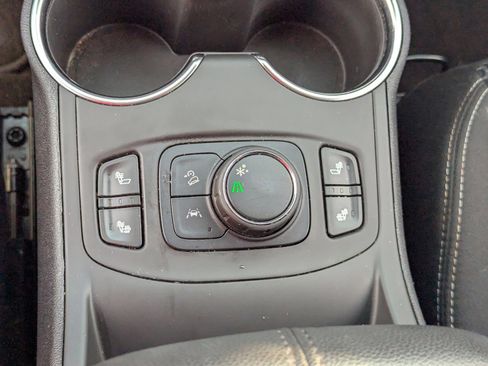 Used 2023 GMC Terrain SLE w/ Driver Convenience Package image 32