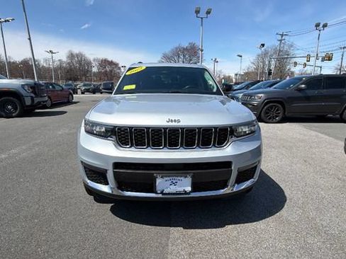 Used 2022 Jeep Grand Cherokee L Limited AWD/4WD image 2