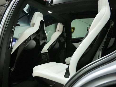Used 2017 Tesla Model X 90D image 32