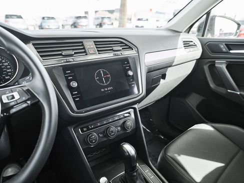 Used 2020 Volkswagen Tiguan SE FWD image 37