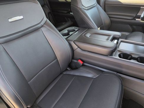 Certified 2025 Ford Expedition Platinum image 22