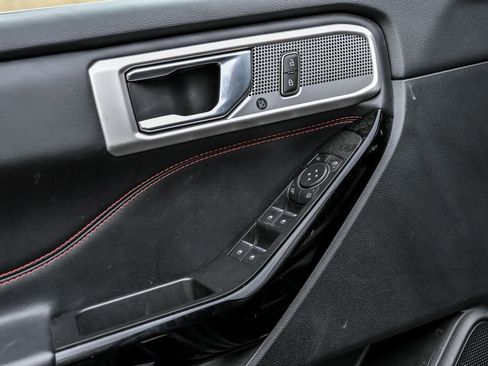 Used 2022 Ford Explorer ST-Line w/ Class IV Trailer Tow Package image 12