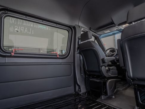 Used 2025 Mercedes-Benz Sprinter 3500 image 27