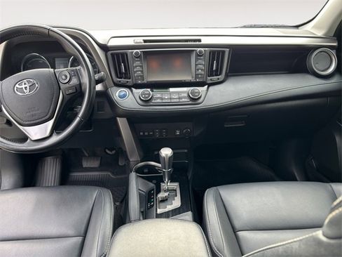 Used 2018 Toyota RAV4 Limited image 10