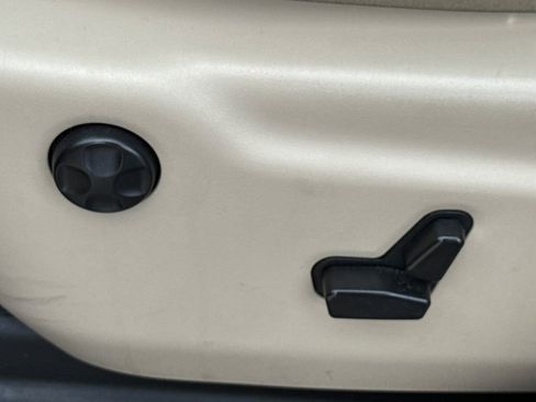 Used 2021 Jeep Grand Cherokee Limited image 22