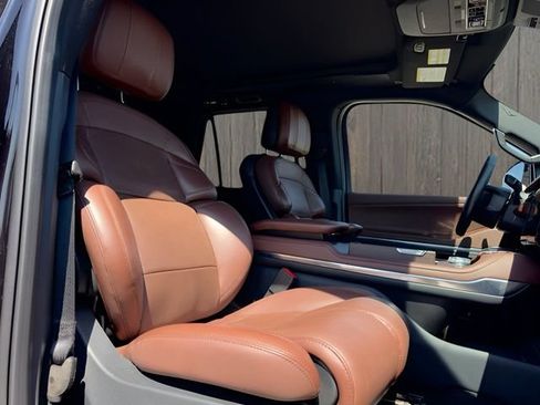 Used 2025 Lincoln Navigator Reserve AWD/4WD image 15