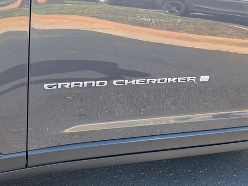 Used 2024 Jeep Grand Cherokee Laredo w/ Trailer Tow Package image 17