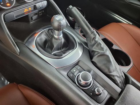 Used 2023 MAZDA MX-5 Miata Grand Touring RWD image 18