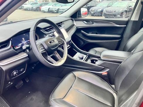 Used 2024 Jeep Grand Cherokee Limited image 20