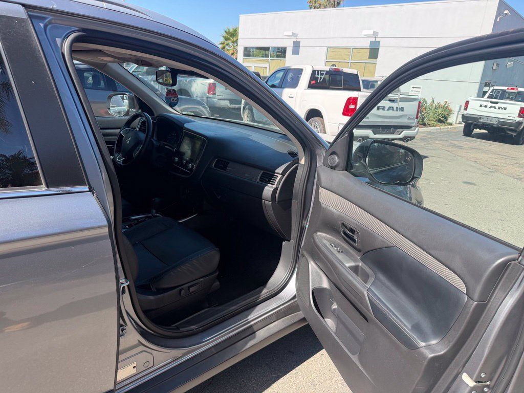 Used 2020 Mitsubishi Outlander SE FWD image 15