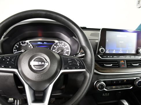 Used 2024 Nissan Altima 2.5 SV FWD image 16