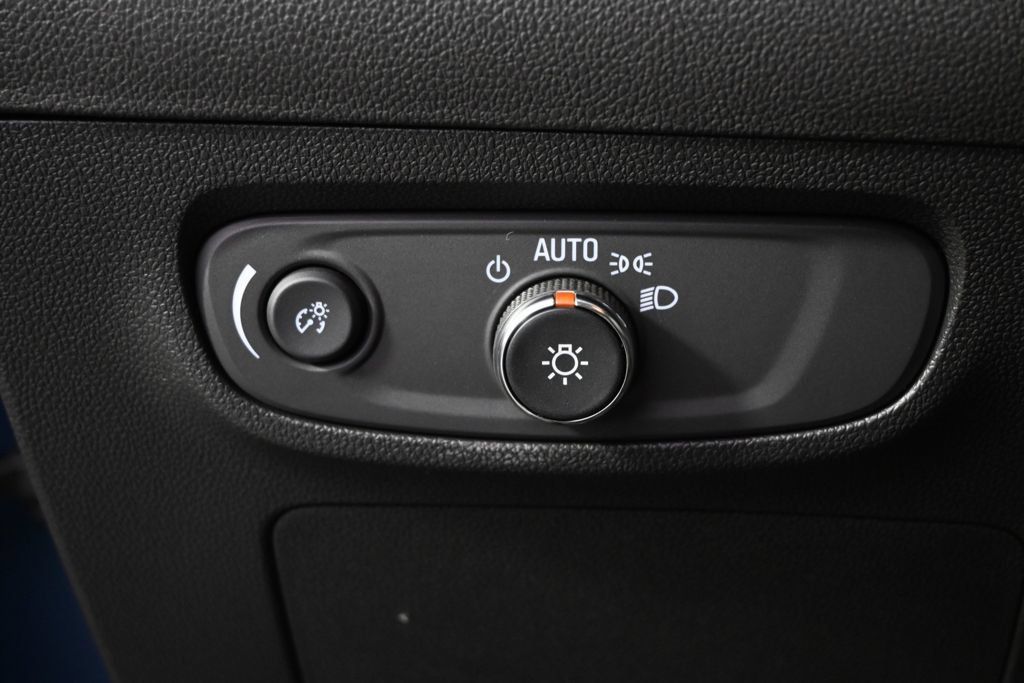 Used 2025 Buick Encore GX Sport Touring w/ Advanced Technology Package AWD/4WD image 24