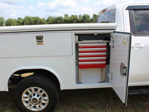 Used 2024 Chevrolet Silverado 2500 LT AWD/4WD image 11