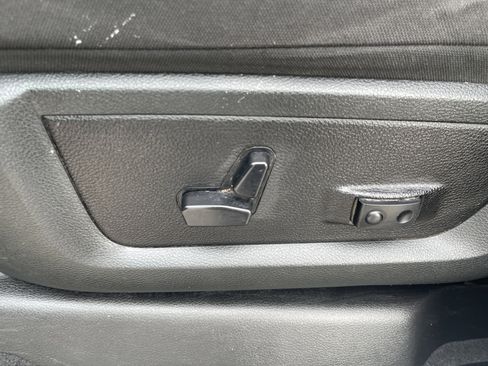 Used 2024 RAM 2500 Big Horn AWD/4WD image 36