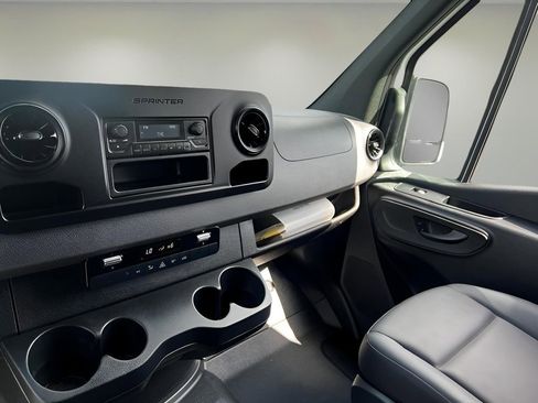 Used 2022 Mercedes-Benz Sprinter 144 Cargo image 11