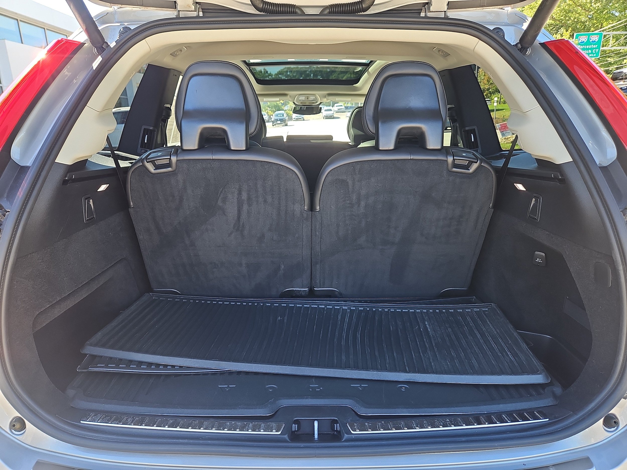 Used 2024 Volvo XC90 B5 Core w/ Protection Package Premier AWD/4WD image 35