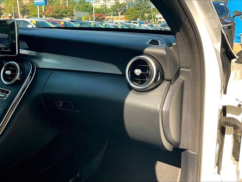 Used 2018 Mercedes-Benz C 300 4MATIC Sedan image 16