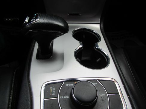 Used 2014 Jeep Grand Cherokee SRT image 10