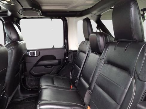 Used 2020 Jeep Wrangler Unlimited Sahara image 27