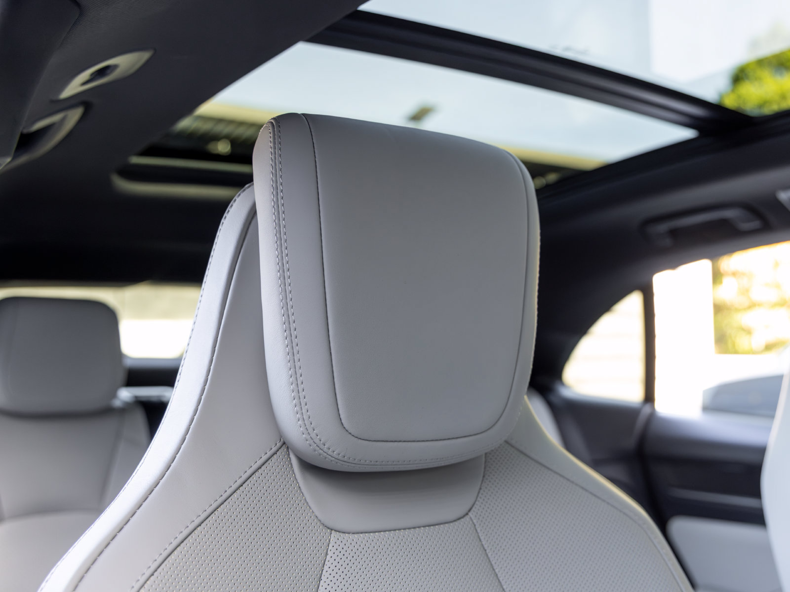 Certified 2025 Porsche Macan Electric RWD image 62