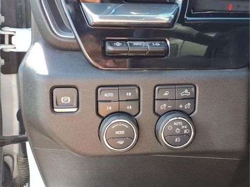 Used 2025 Chevrolet Silverado 2500 LTZ w/ LTZ Premium Package image 17