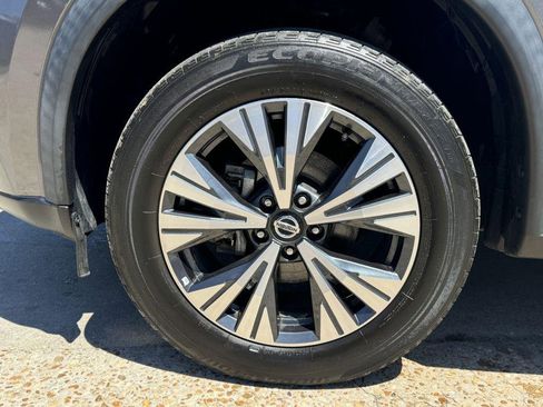 Used 2021 Nissan Rogue SV image 9