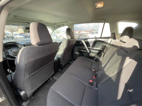 Used 2018 Toyota RAV4 XLE image 21