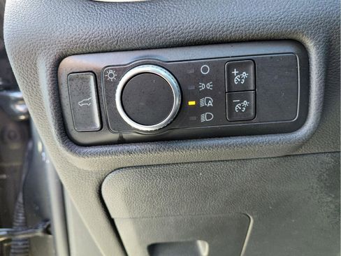 Used 2020 Ford Explorer XLT image 29