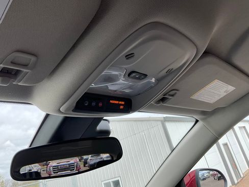 Used 2023 Buick Encore GX Select w/ Sport Touring Package FWD image 15