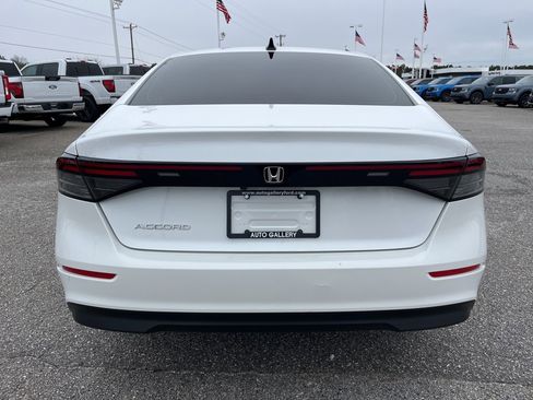Used 2025 Honda Accord SE image 6