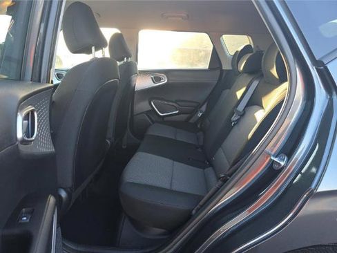 Used 2025 Kia Soul LX FWD image 8