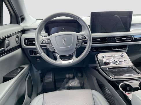 Used 2023 Lincoln Nautilus Reserve w/ Luxury Package image 24