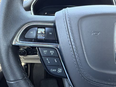 Used 2020 Lincoln Continental w/ Premium Package image 26