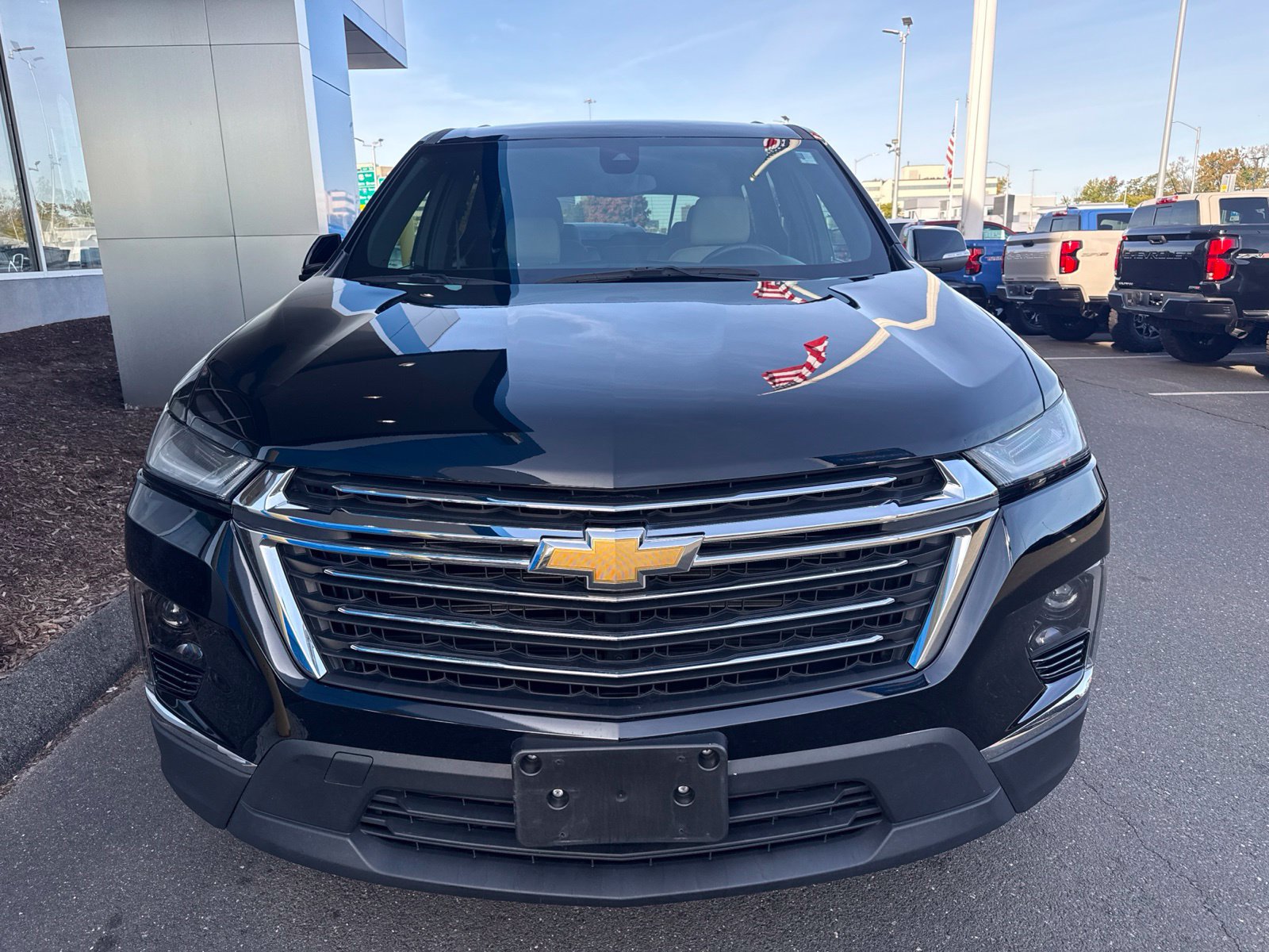 Used 2023 Chevrolet Traverse LT w/ LPO, Cargo Package AWD/4WD image 3