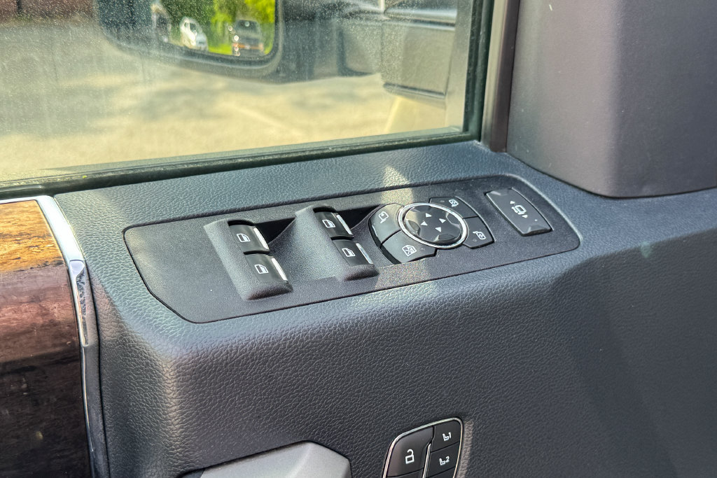 Certified 2022 Ford F350 Lariat w/ Black Appearance Package AWD/4WD image 29