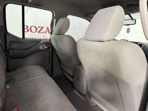 Used 2016 Nissan Frontier SV w/ SV Value Truck Package AWD/4WD image 19
