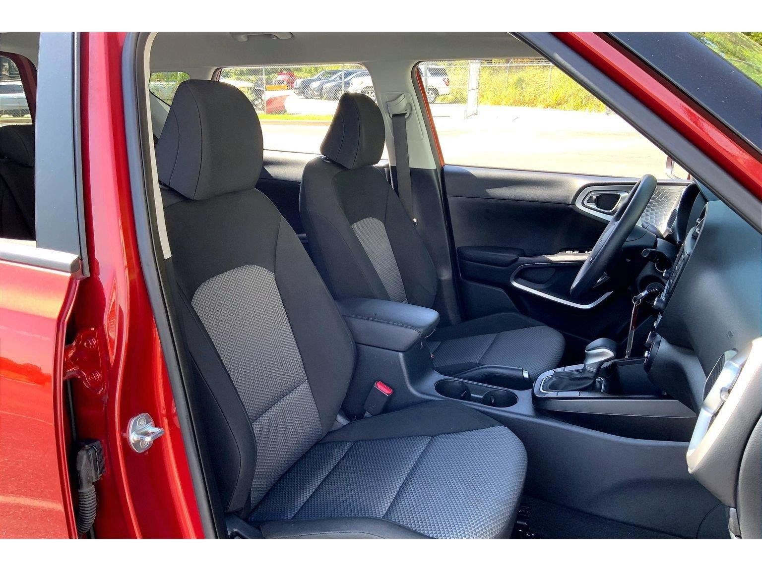 Used 2022 Kia Soul LX FWD image 7