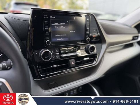 Certified 2022 Toyota Highlander XLE image 22