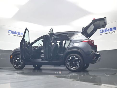 Certified 2025 Kia Seltos EX w/ EX Sunroof Package AWD/4WD image 63