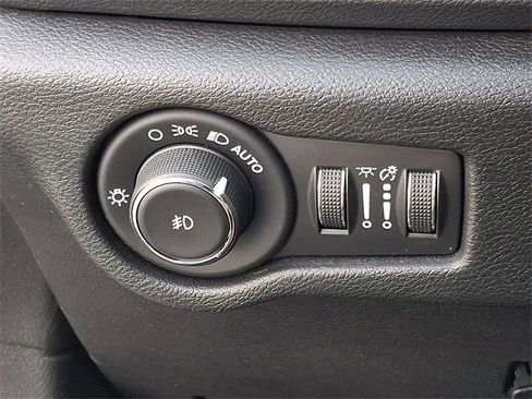 Used 2020 Chrysler Pacifica Touring-L Plus w/ S Appearance Package image 25