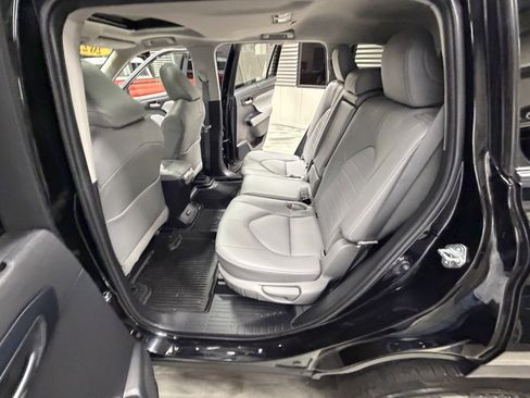 Used 2022 Toyota Highlander XLE image 55