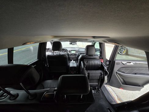 Used 2016 Mercedes-Benz GL 450 4MATIC image 35