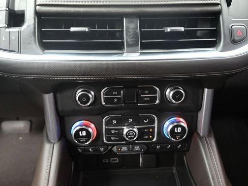 Used 2022 GMC Yukon SLT w/ SLT Luxury Package RWD image 9
